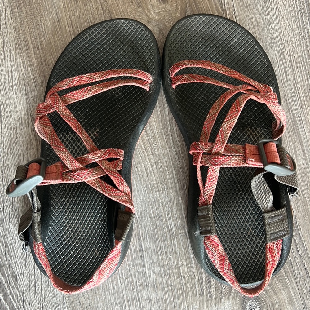 Two strap Z/X 2 strap sandal in good condition